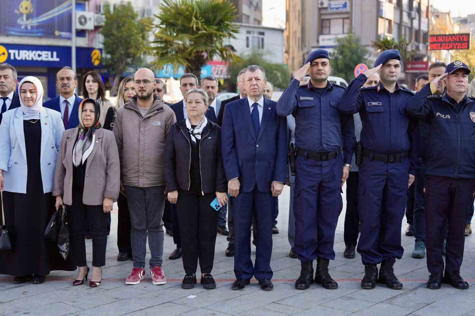 Burhaniye'de Muhtarlar Günü Coşkuyla Kutlandı