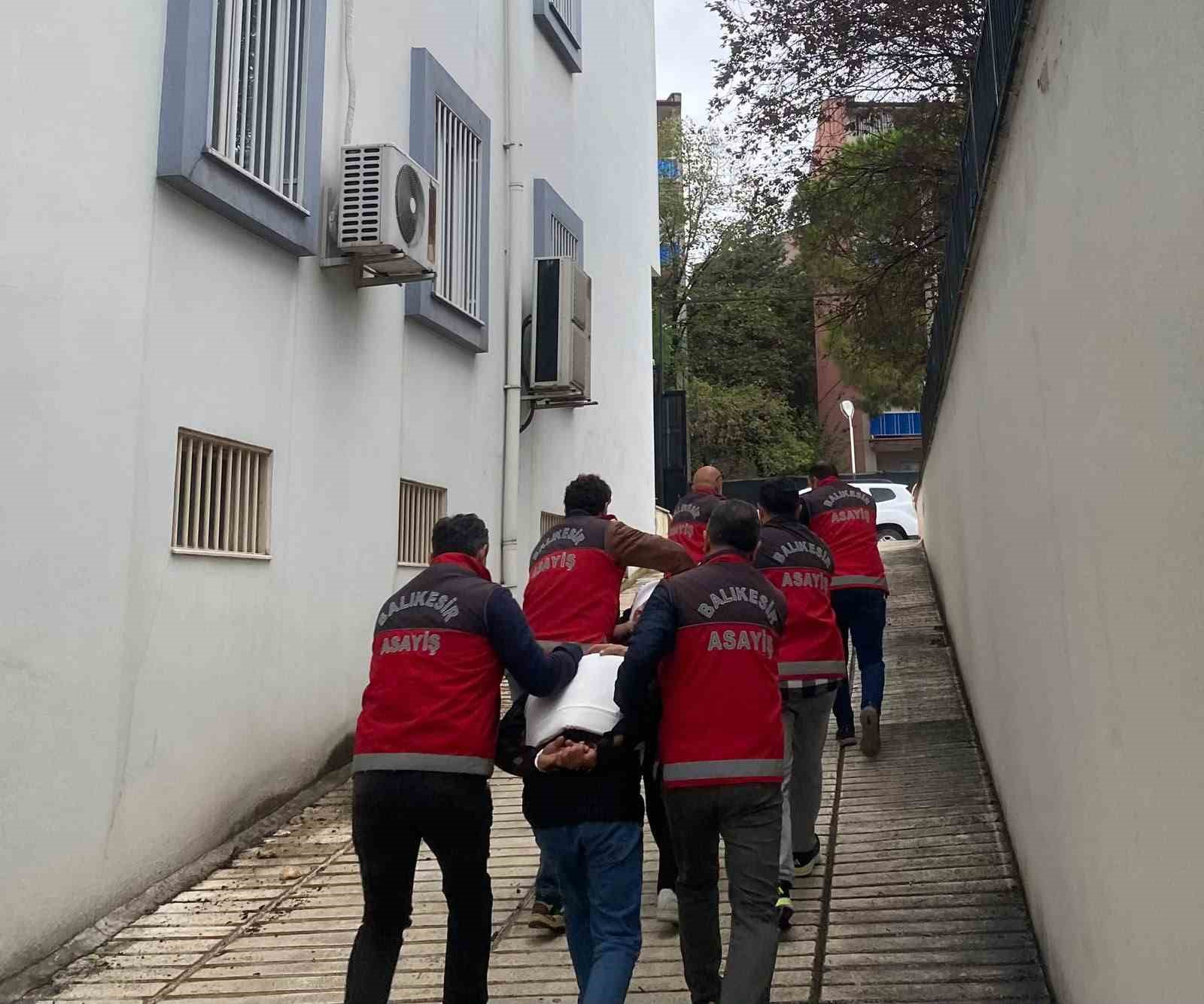 Balıkesir'de Cinayet Soruşturmasında Üst Üste Operasyonlar