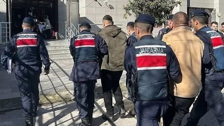 Balıkesir'de Jandarmadan Şaşırtan Operasyon: 33 Kişi Hapsi Boyladı