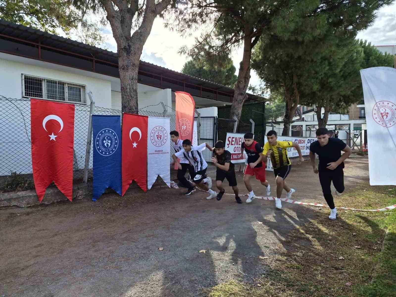 Cumhuriyet Bayramı coşkusu Burhaniye'de Atletizm Yarışlarıyla yaşandı