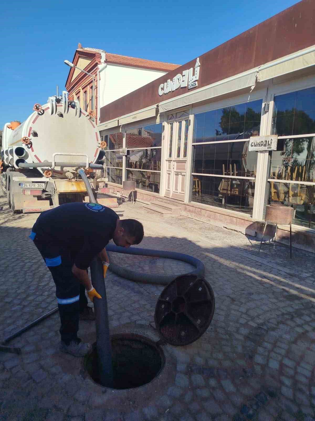 Ayvalık’ta Kanalizasyon Temizliği İle Sağlıklı Altyapı Hedefleniyor