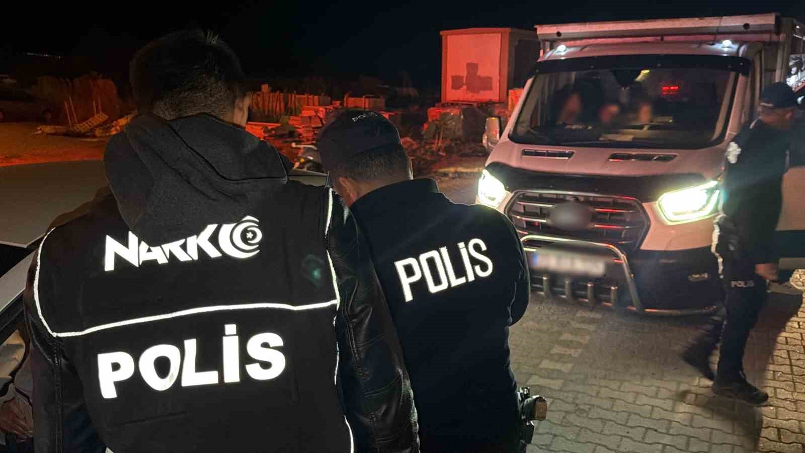 Edremit'te 8 Aranan Şahıs Ele Geçirildi