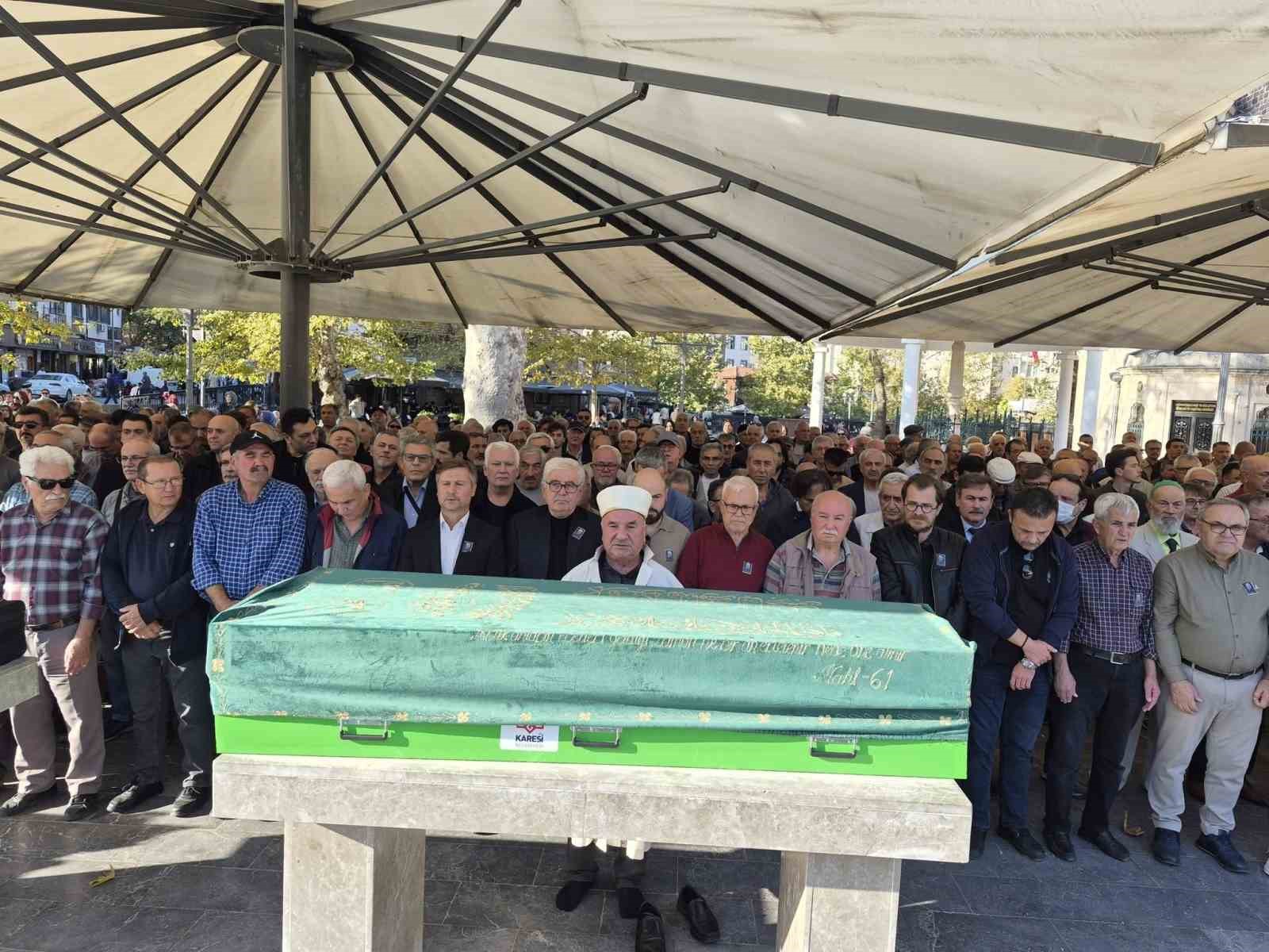 Balıkesir'de Vefat Eden Öğretmen ve Şair Mustafa Keser Son Yolculuğuna Uğurlandı