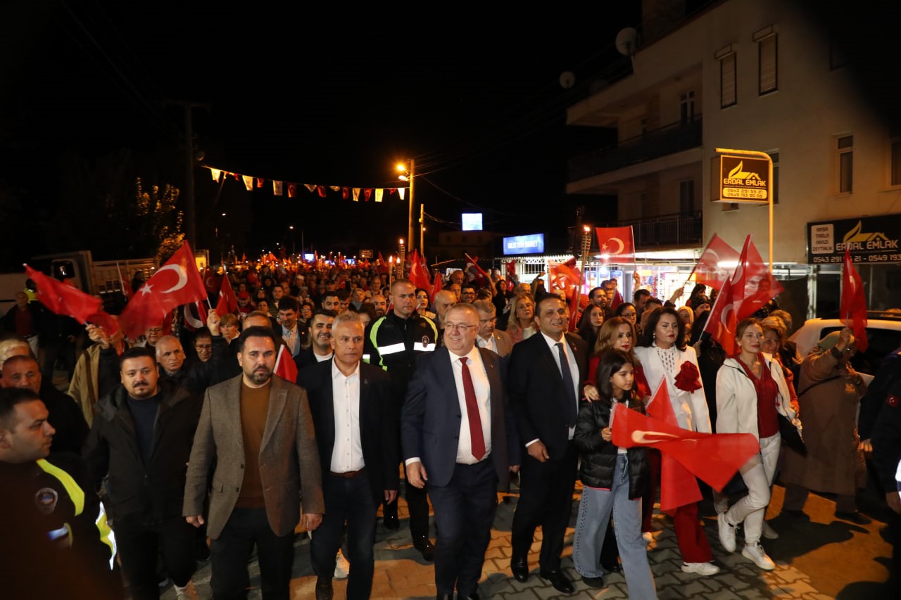 Edremit’te Cumhuriyet Bayramı Coşkuyla Kutlanıyor