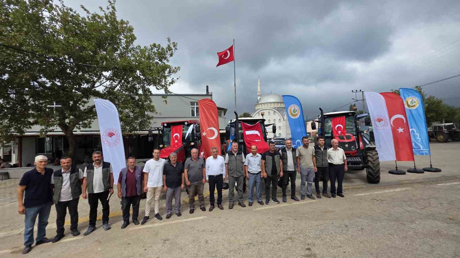 Dedeoba'da Traktör Desteği Sahiplerine Ulaştı