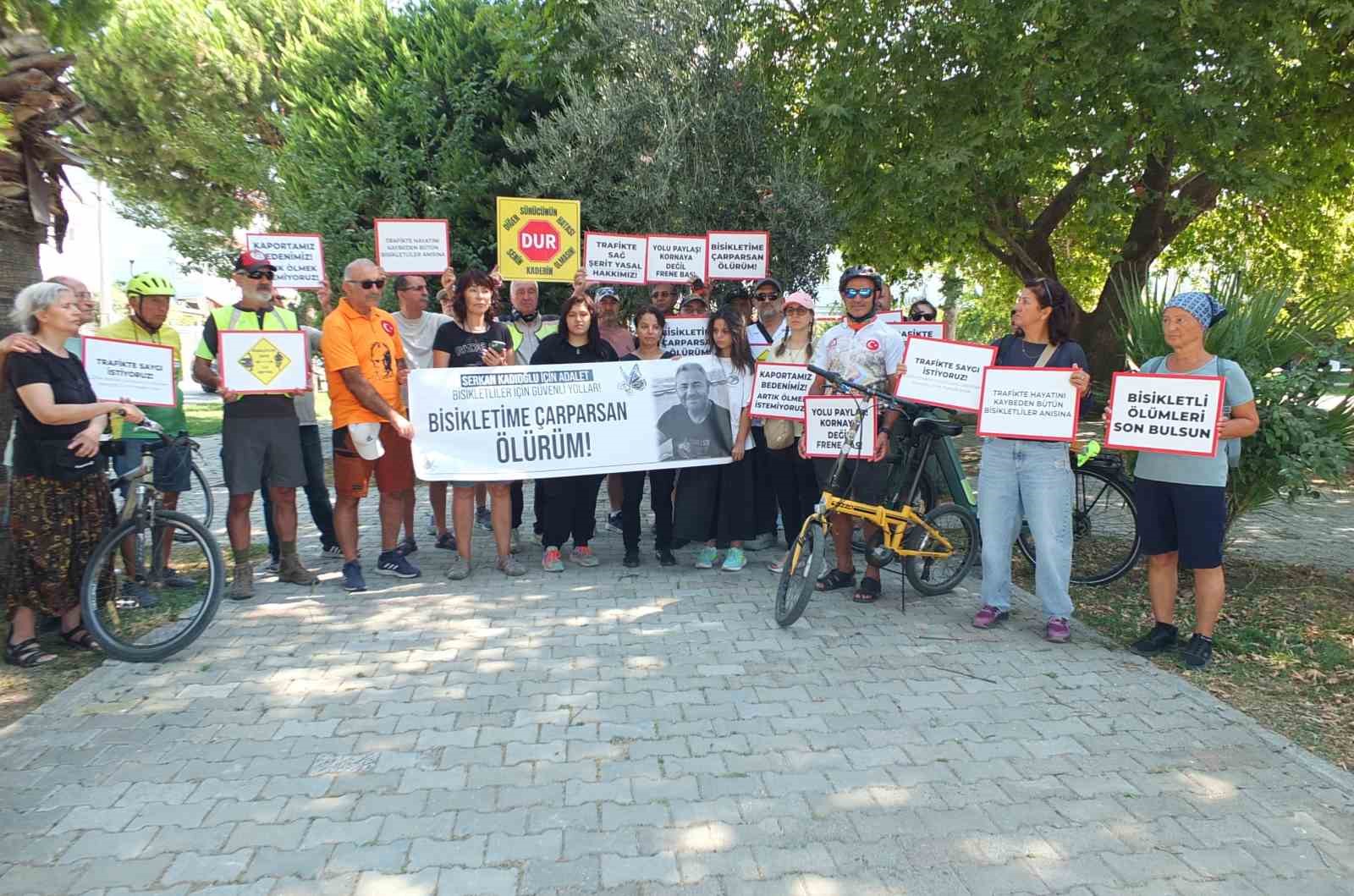 Balıkesir'de Bisikletin Kazada Hayatını Kaybeden Öğretmen İçin Anma Eylemi Düzenlendi