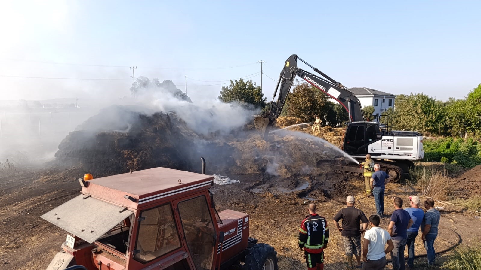 Gönen’de Yangın Paniği: 90 Ton Saman Kül Oldu