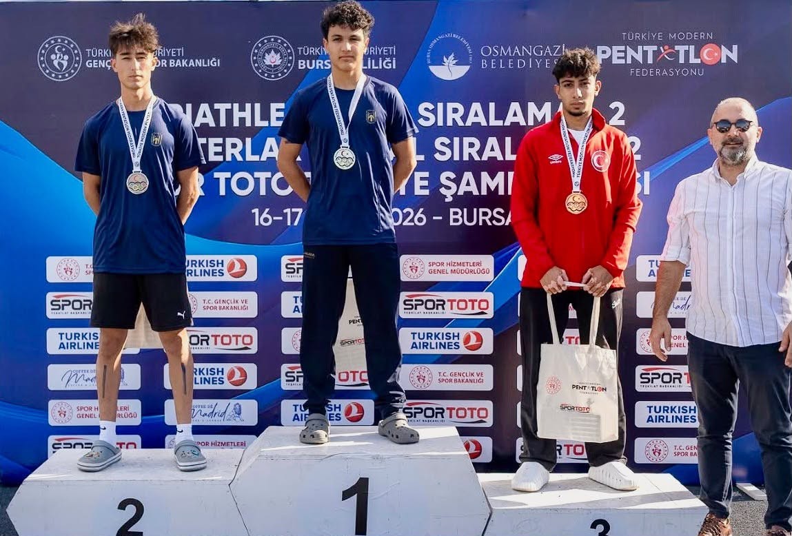 Bandırma'nın Yıldızları Triathle Şampiyonası'nda Zaferle Döndü