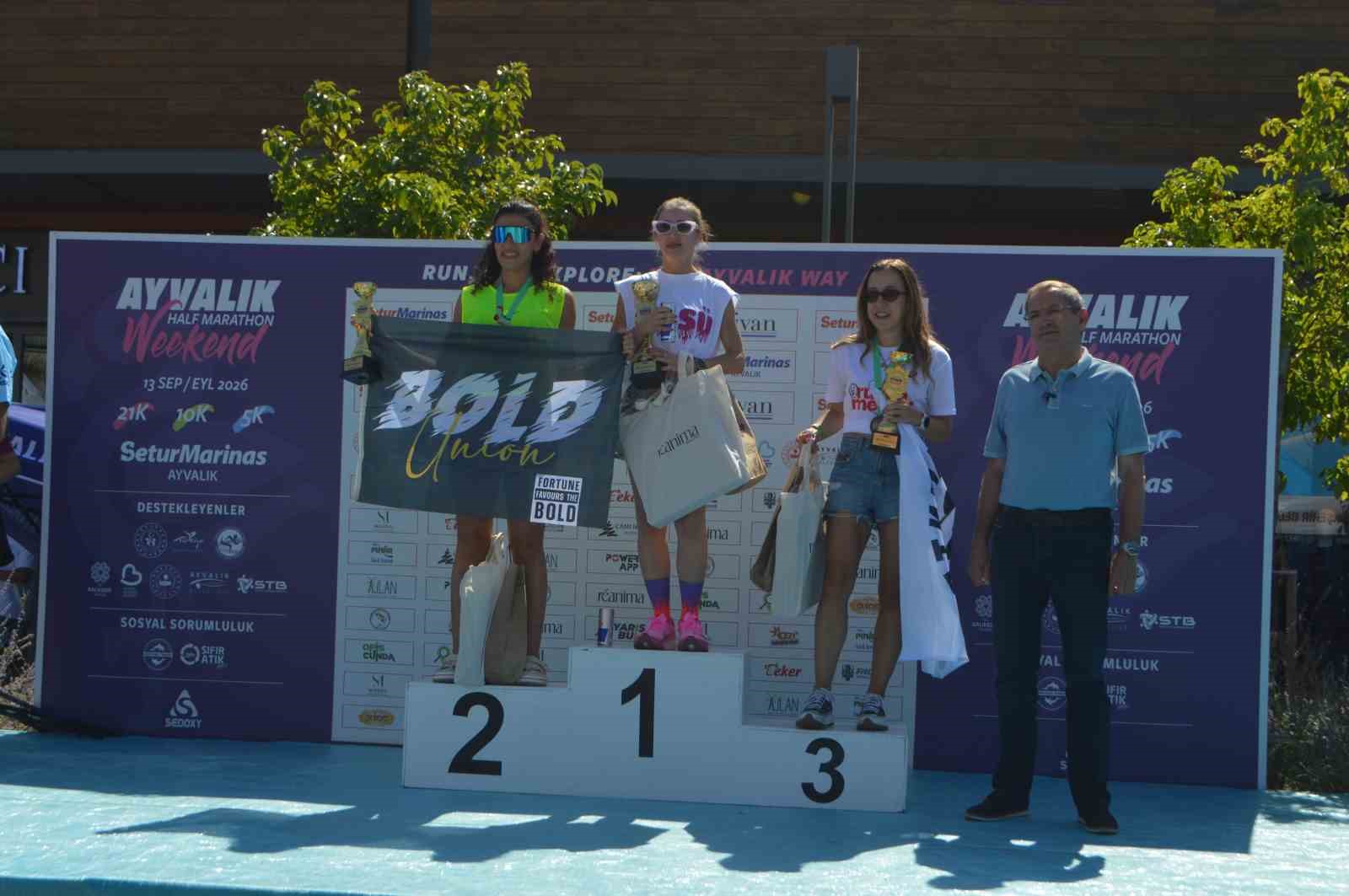 Ayvalık Kurtuluş Yarı Maratonu'nda Zafer ve Coşku Bir Arada