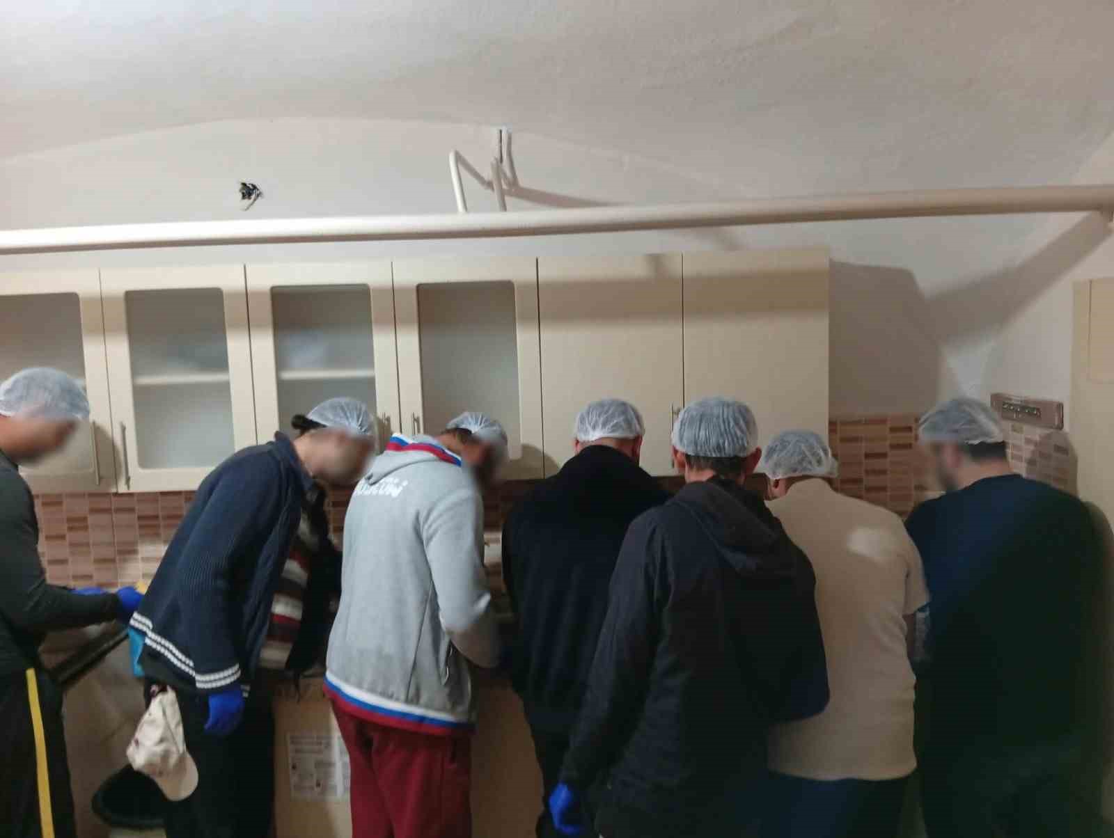 Erdek’te Yükümlülere Zeytin Yapım Eğitimi Verildi