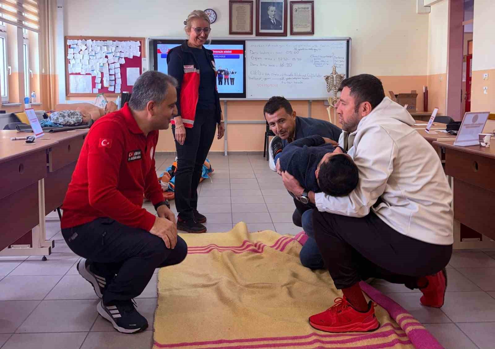 Balıkesir'de Öğretmenlere Hayat Kurtaran İlk Yardım Eğitimi
