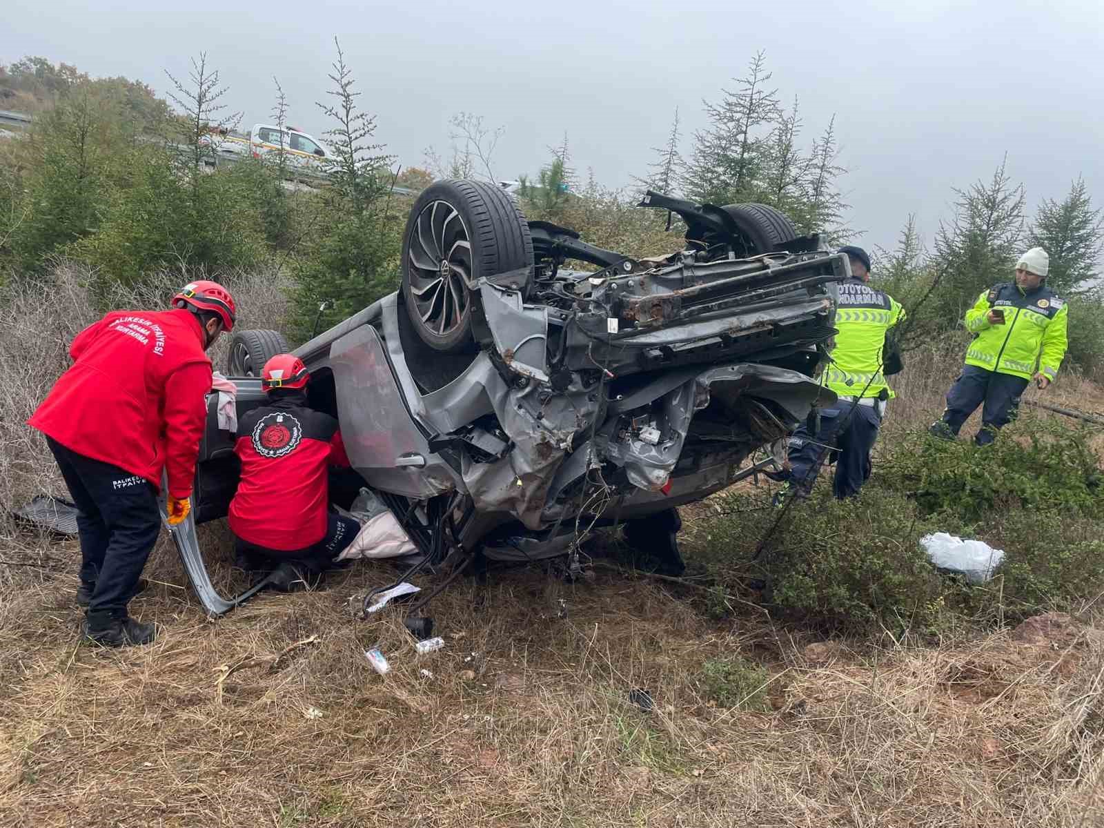 Balıkesir'de Otomobil Şarampole Uçtu: Bir Yaralı