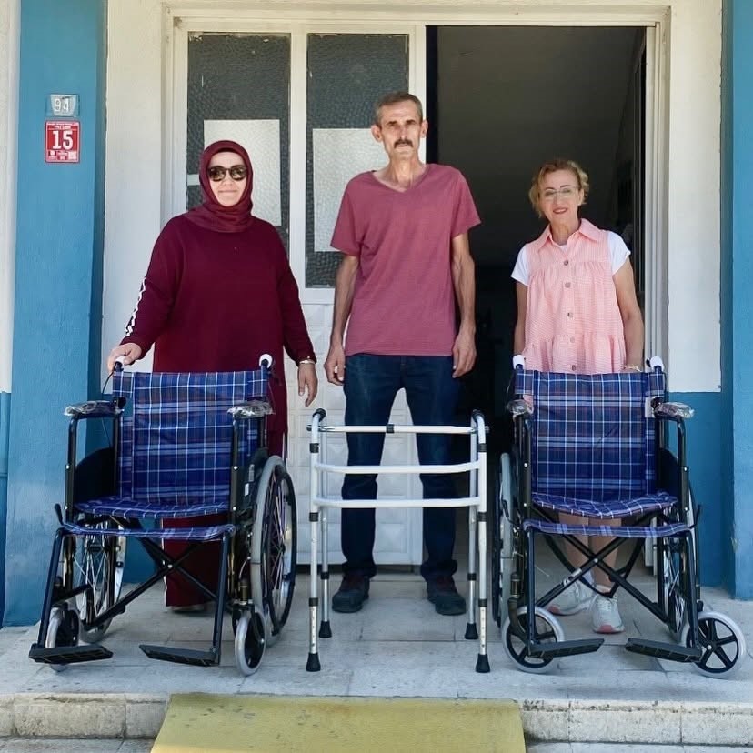 Burhaniye'de Kadın Muhtar, Hayırseverleri Bir Araya Getiriyor
