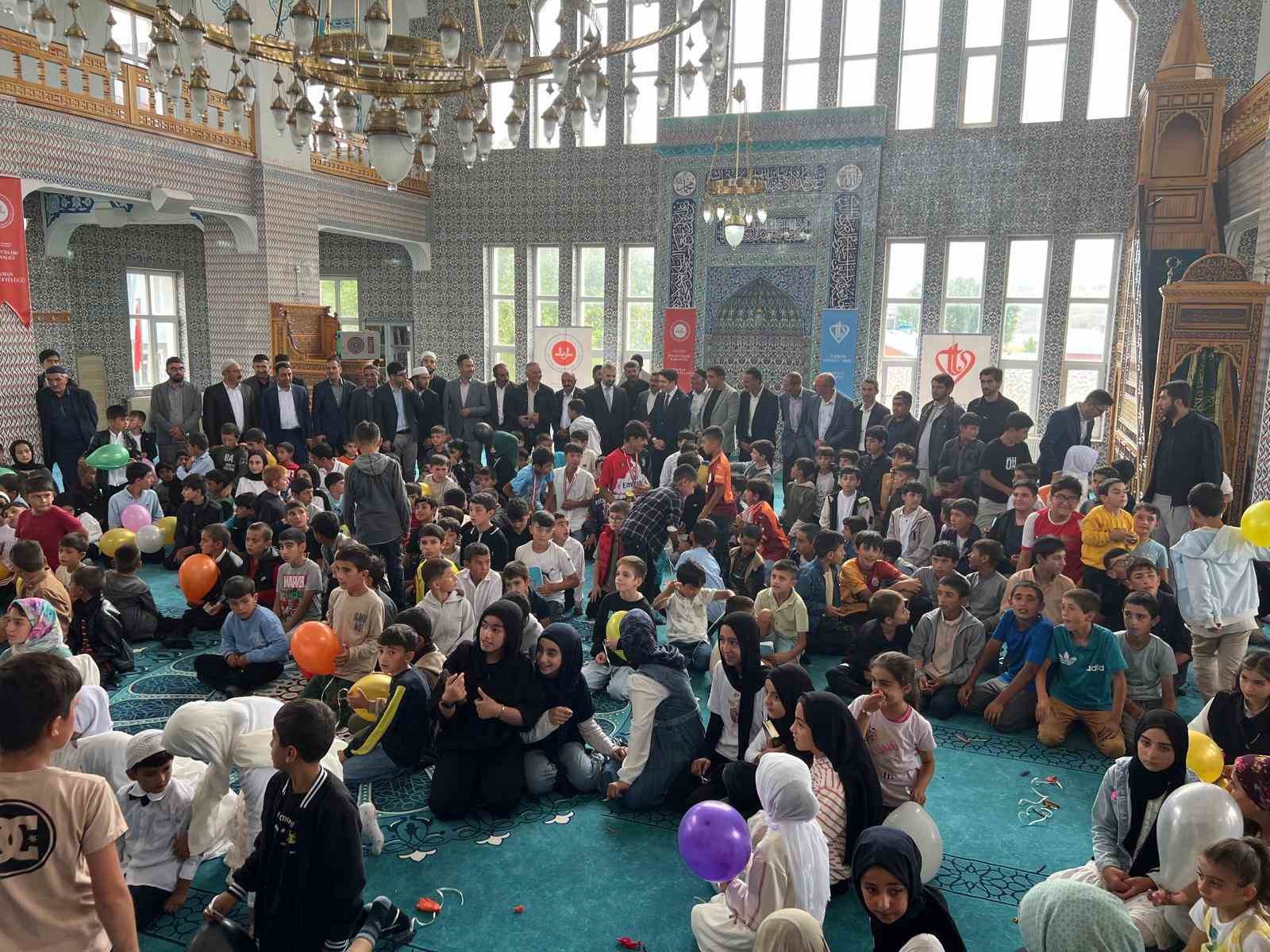 Yaz Kuran Kursları Sonunda Coşkulu Bir Program Düzenlendi