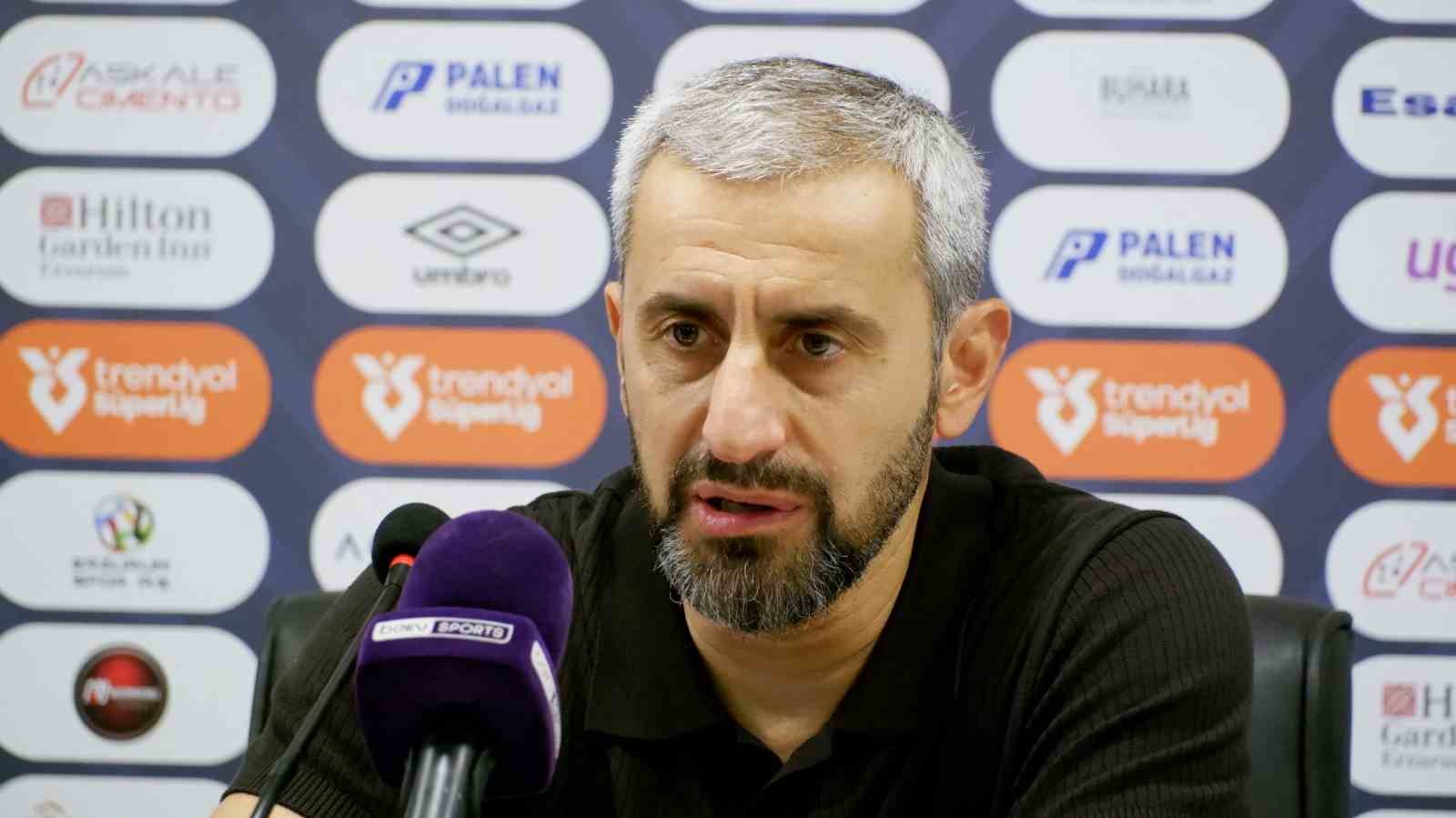 Erzurumspor'un Teknik Direktörü Özbalta: "3 Puanın Mutluluğunu Yaşıyoruz"