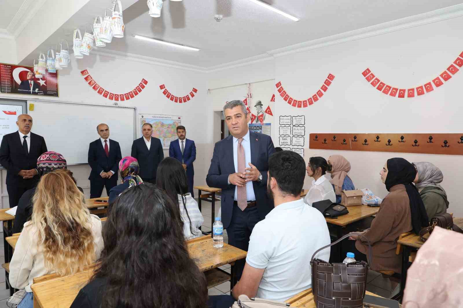 Erzurum'da Türkiye Yüzyılı Eğitim Modeli Seminerleri Başladı