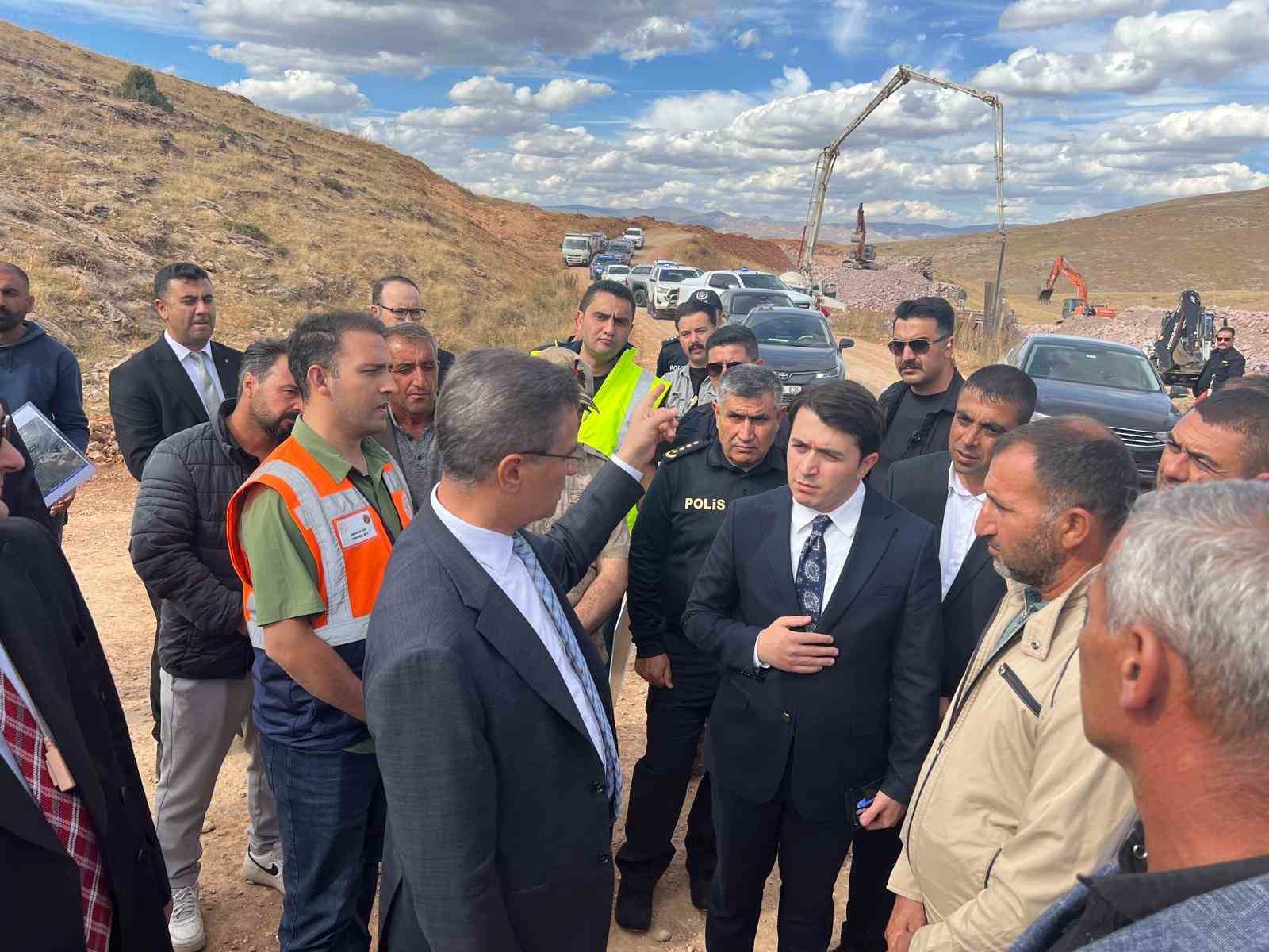 Vali Aydın Baruş, Tekman'da Yatırımları İnceledi ve Vatandaşlarla Bir Araya Geldi