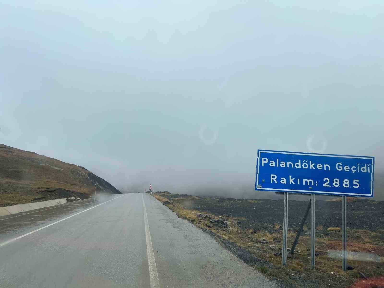 Erzurum'un Yüksek Kesimlerinde Kar ve Sis Ulaşımı Zorlaştırıyor