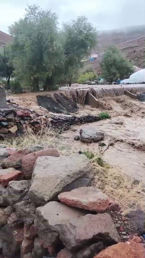 Erzurum'da Sel Felaketi: Yuvaklı Mahallesi'nde Vatandaşlar Seferber Oldu
