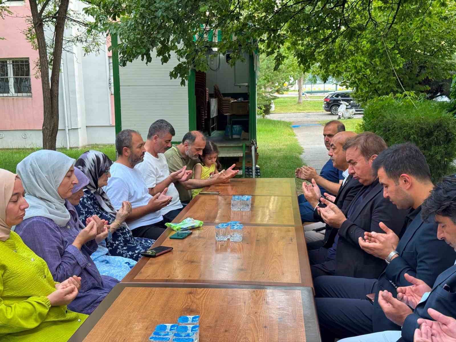 Vali Aydoğdu, Dede Musa Baştürk'ün Ailesine Taziyede Bulundu