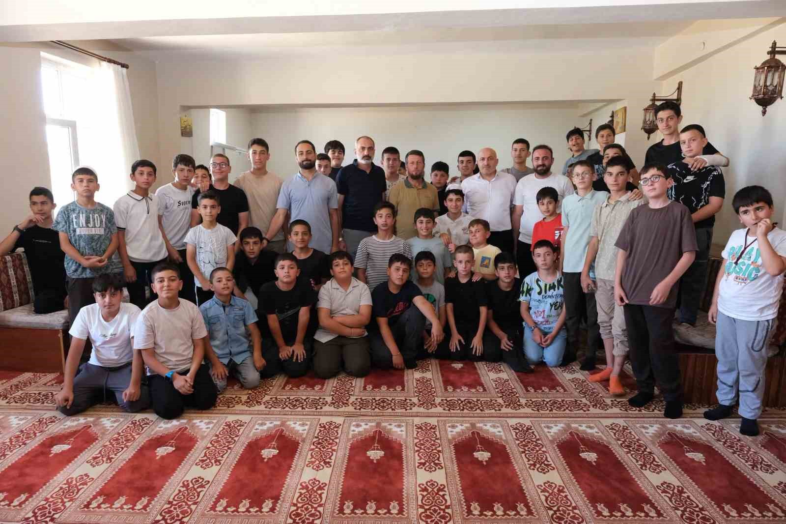 İzmir'de Yaz Kur'an Kursu Öğrencilerine Dijital Farkındalık Eğitimi