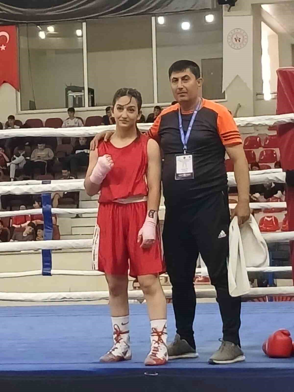 Erzincanlı Boksör Yağmur Palut, Türkiye Üçüncüsü Oldu