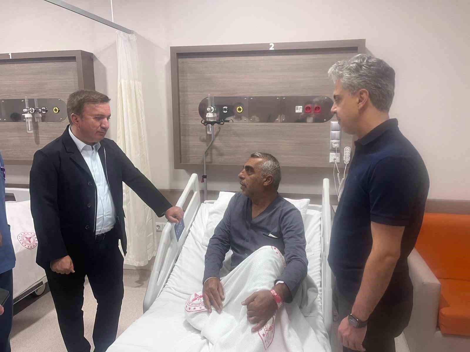Vali Aydoğdu, Başkan Güneş’i Hastanede Ziyaret Etti