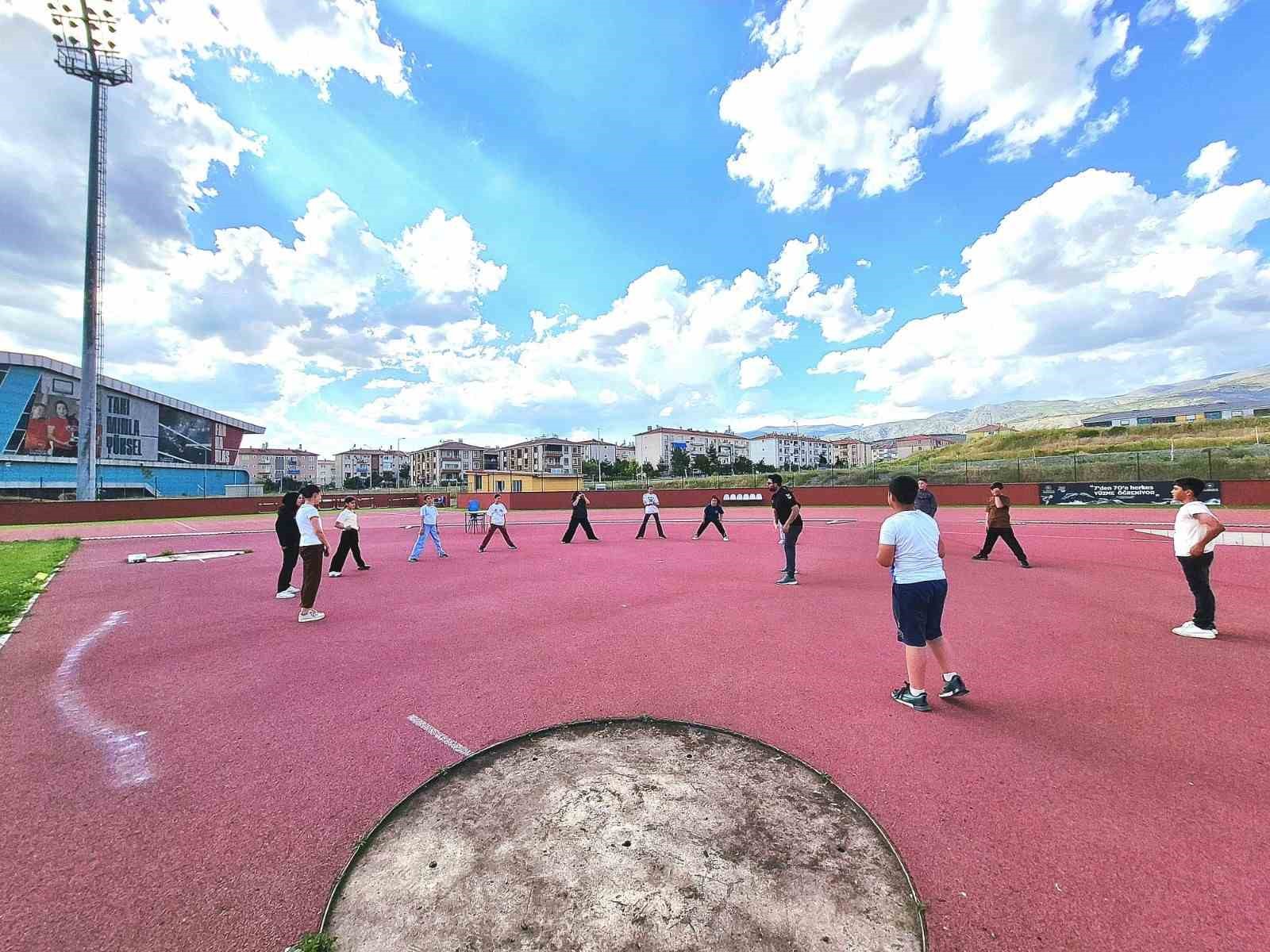 Erzincan'da Yaz Spor Okulları, 760 Genç Sporcuyu Buluşturuyor