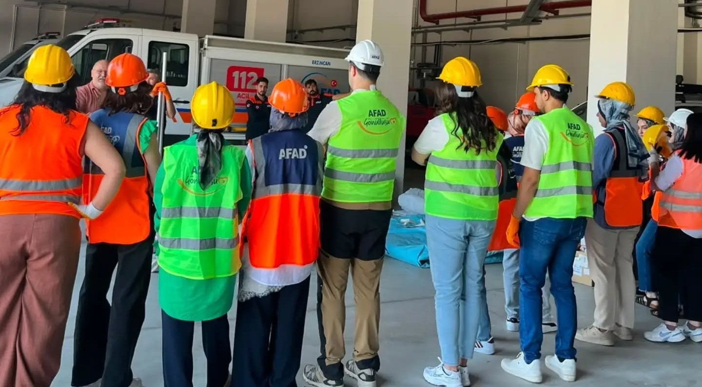 İzmir'de Gönüllü Afet Eğitim Programı Başarıyla Tamamlandı