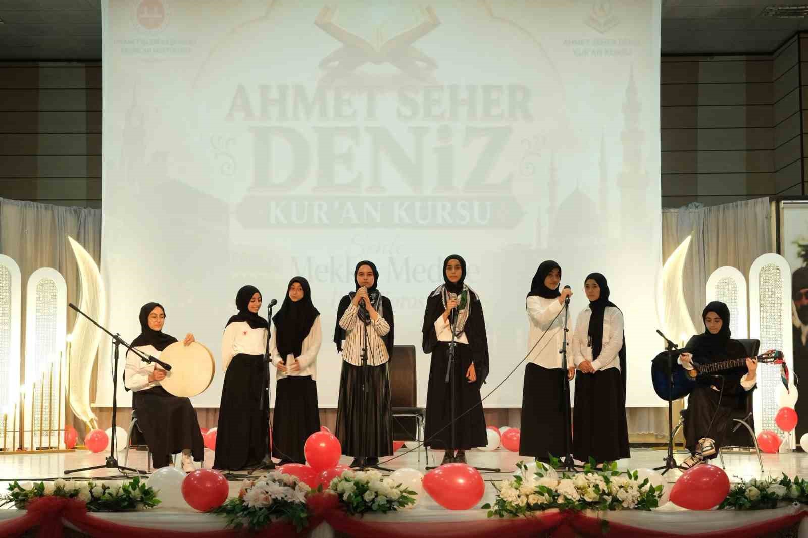 İzmir'de Yaz Kur’an Kursu Öğrencileri İlahilerle Yarıştı