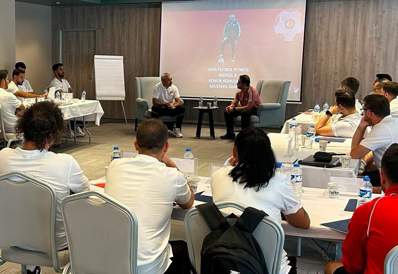 Mustafa Sarıgül, UEFA Fitness B-1 Kursunda Antrenörlerle Buluştu