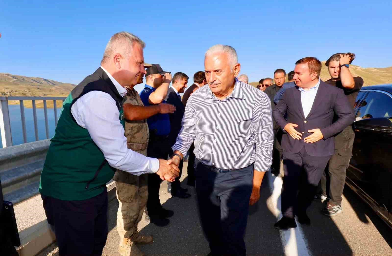 Binali Yıldırım, Turnaçayırı Barajı'ndaki Projeyi Yerinde İnceledi