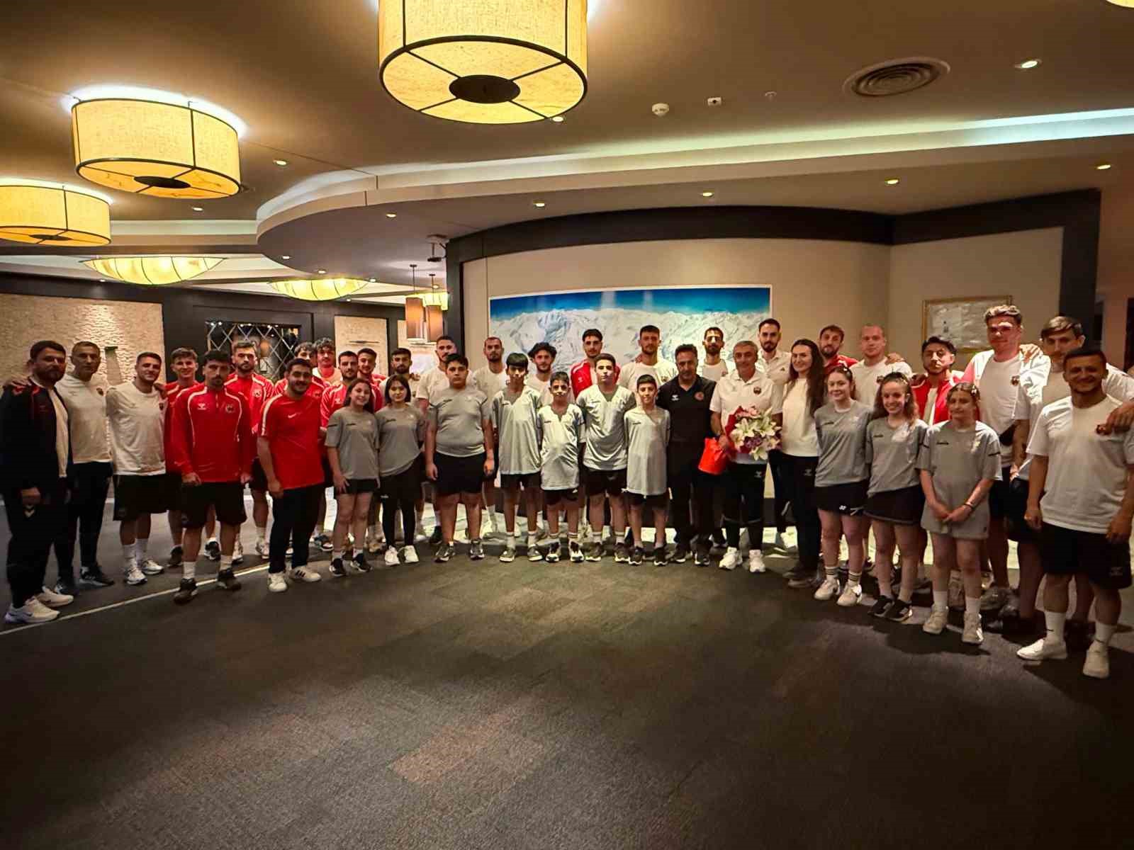 Erzincan Sporunda Dostluk Rüzgarı: Badminton Takımı Erzurum’da Buluştu