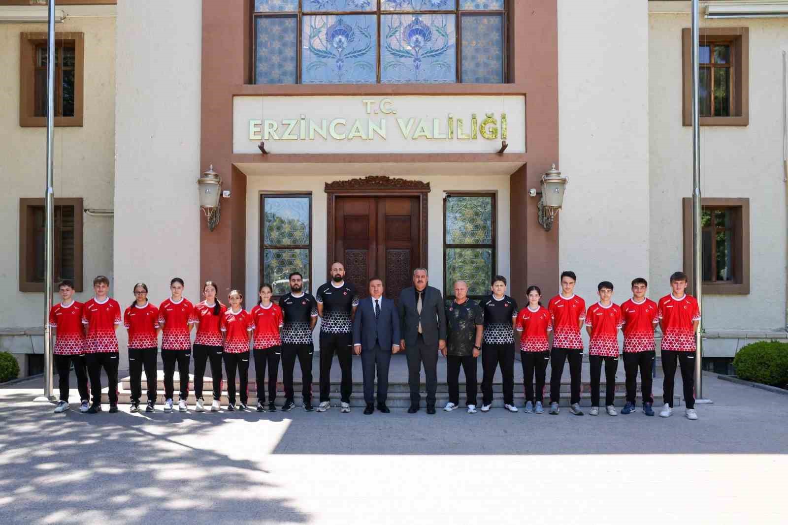 Badmintoncular Erzincan’da Kamp Yapıyor: Avrupa Şampiyonası Öncesi Son Hazırlar