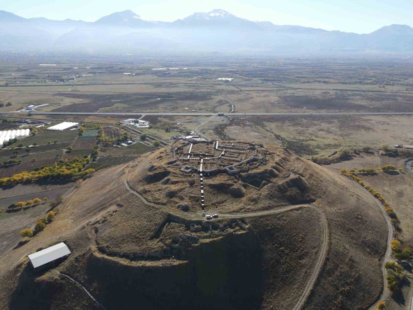 Altıntepe Kalesi: Urartu Medeniyetinin İzleri Erzincan'da Keşfediliyor