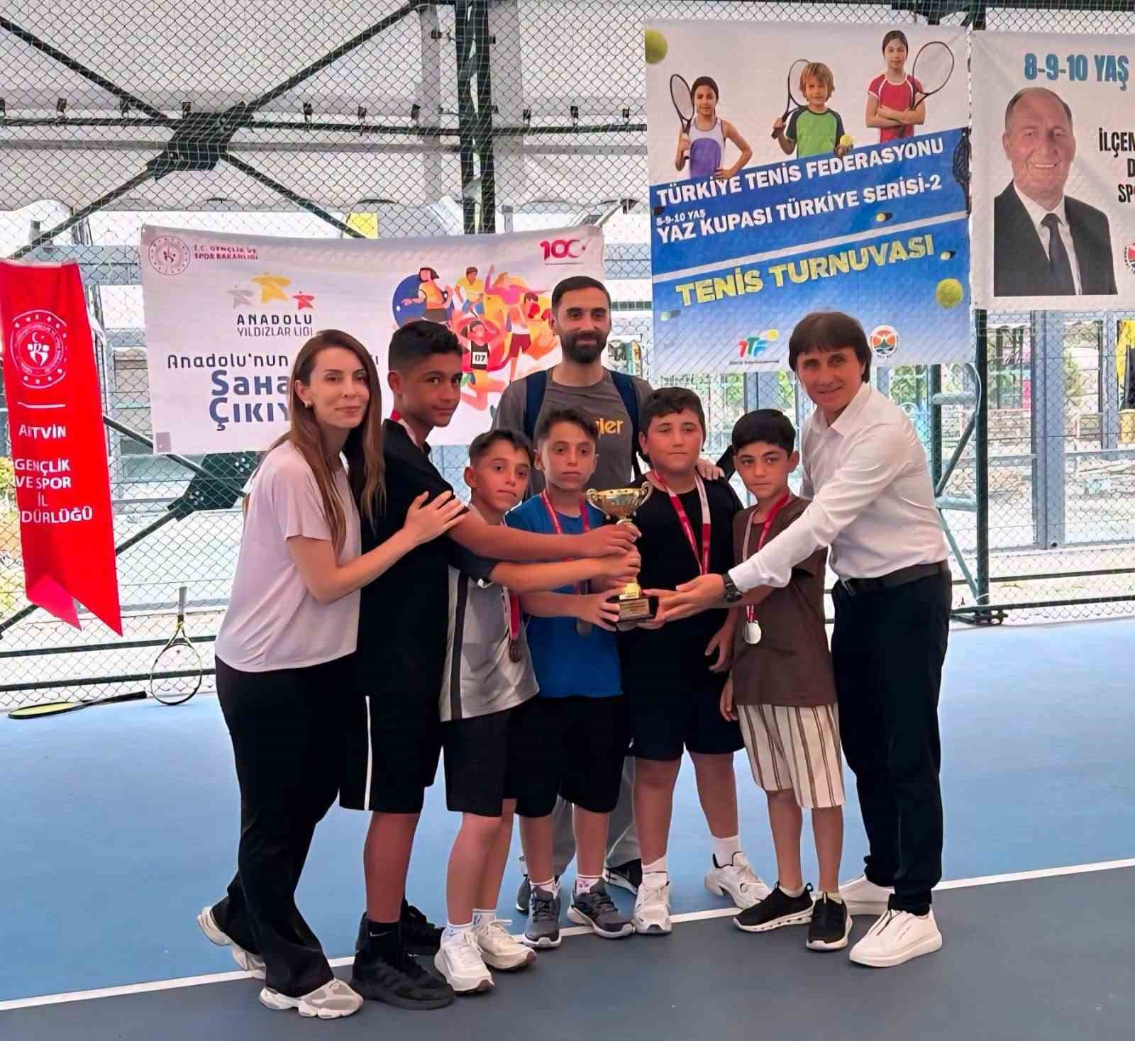 Erzincan Erkek Tenis Takımı, ANALİG'de Gümüş Madalya Kazandı