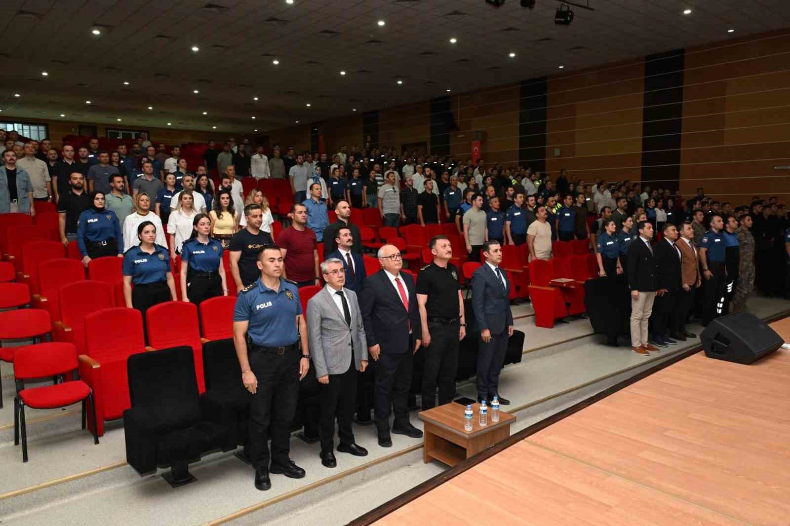 İzmir'de 423 Emniyet Görevlisine Finansal Okuryazarlık Eğitimi Verildi