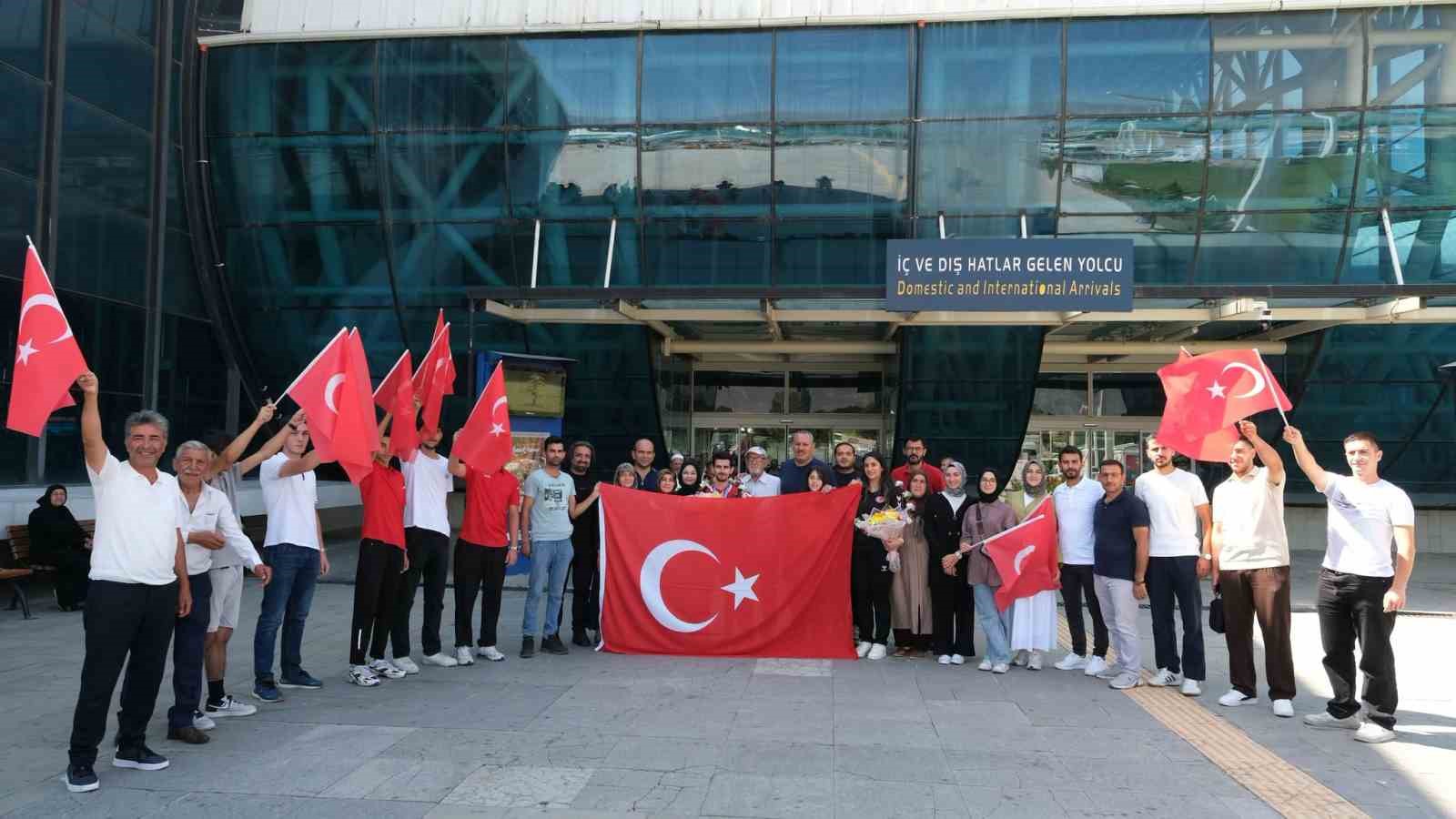 Avrupa Üçüncüsü Galip Berat Afal, Erzincan'da Muhteşem Bir Karşılama Aldı