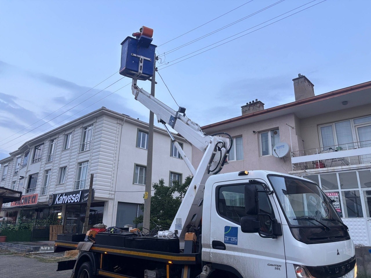 Erzincan'da Elektrik Direğindeki Patlama Korku Dolu Anlar Yaşattı