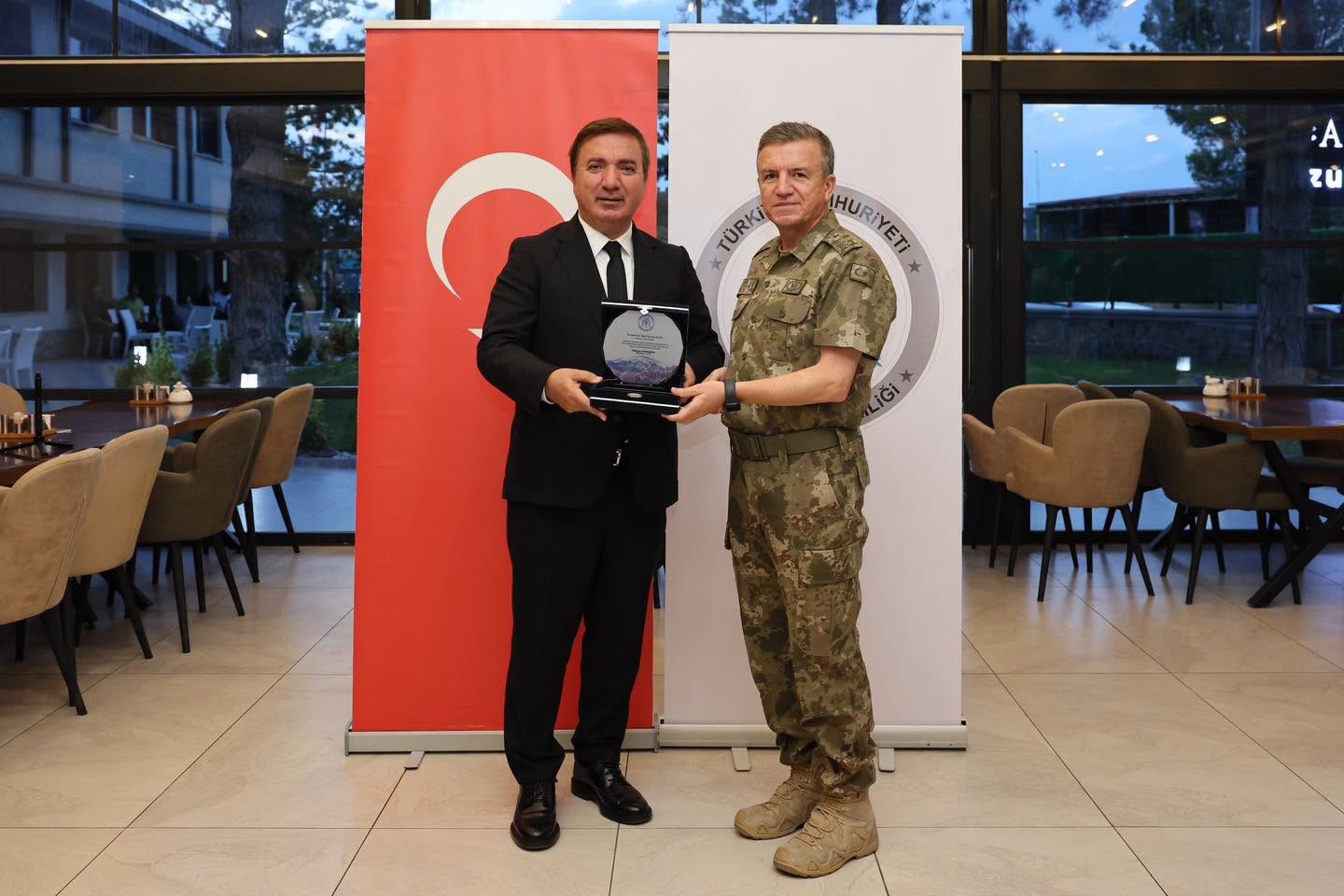 Erzincan'da Veda Programı: 3. Ordu ve Jandarma Komutanları Uğurlandı