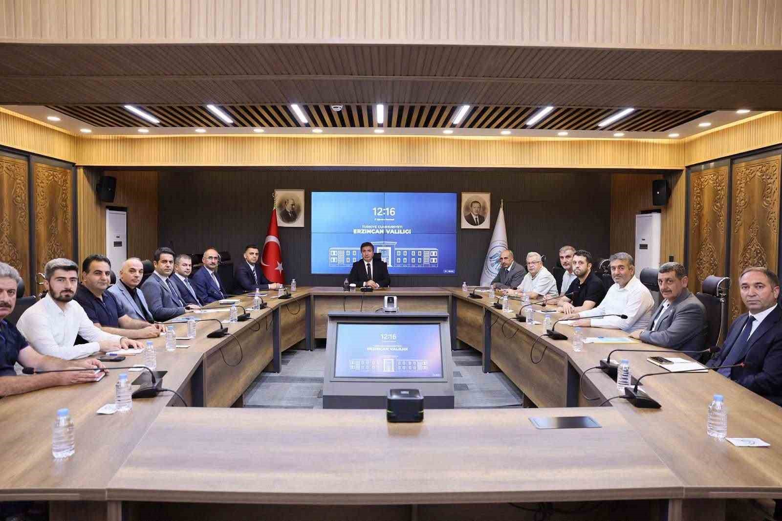 Erzincan'da Yatırımlar Değerlendirildi: Vali Aydoğdu'dan Önemli Açıklamalar