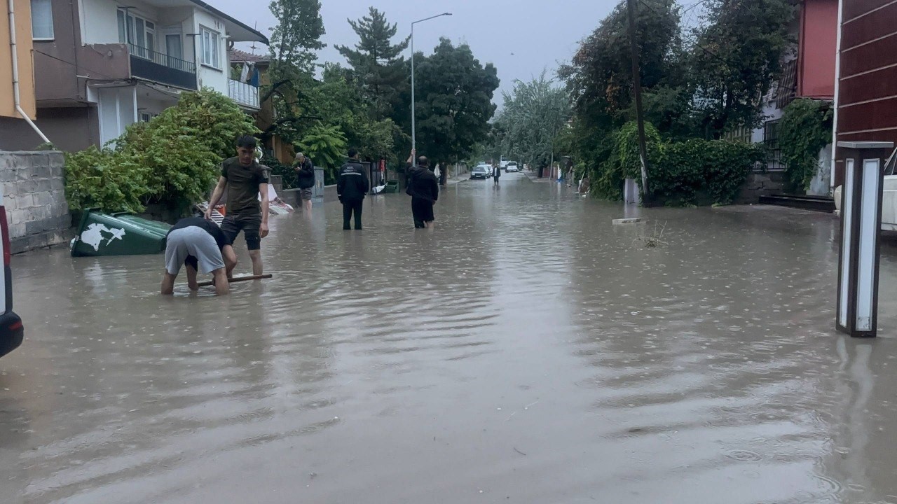 İzmir'de Sağanak Yağış Uyarısı: Dikkatli Olun!
