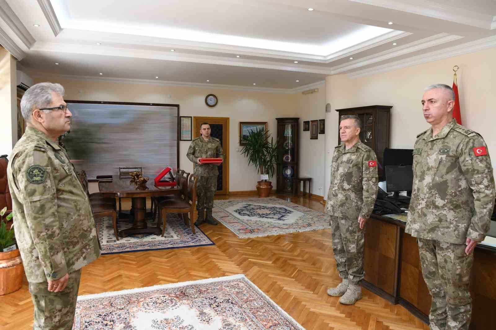 Erzincan'da 3’üncü Ordu Komutanlığı'nda Görev Değişimi Yapıldı
