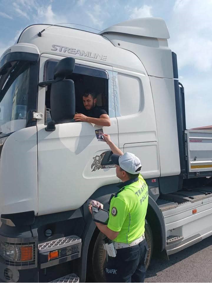 Refahiye'de Trafik Güvenliği İçin 3 Bin 38 Kişiye Bilgilendirme Yapıldı