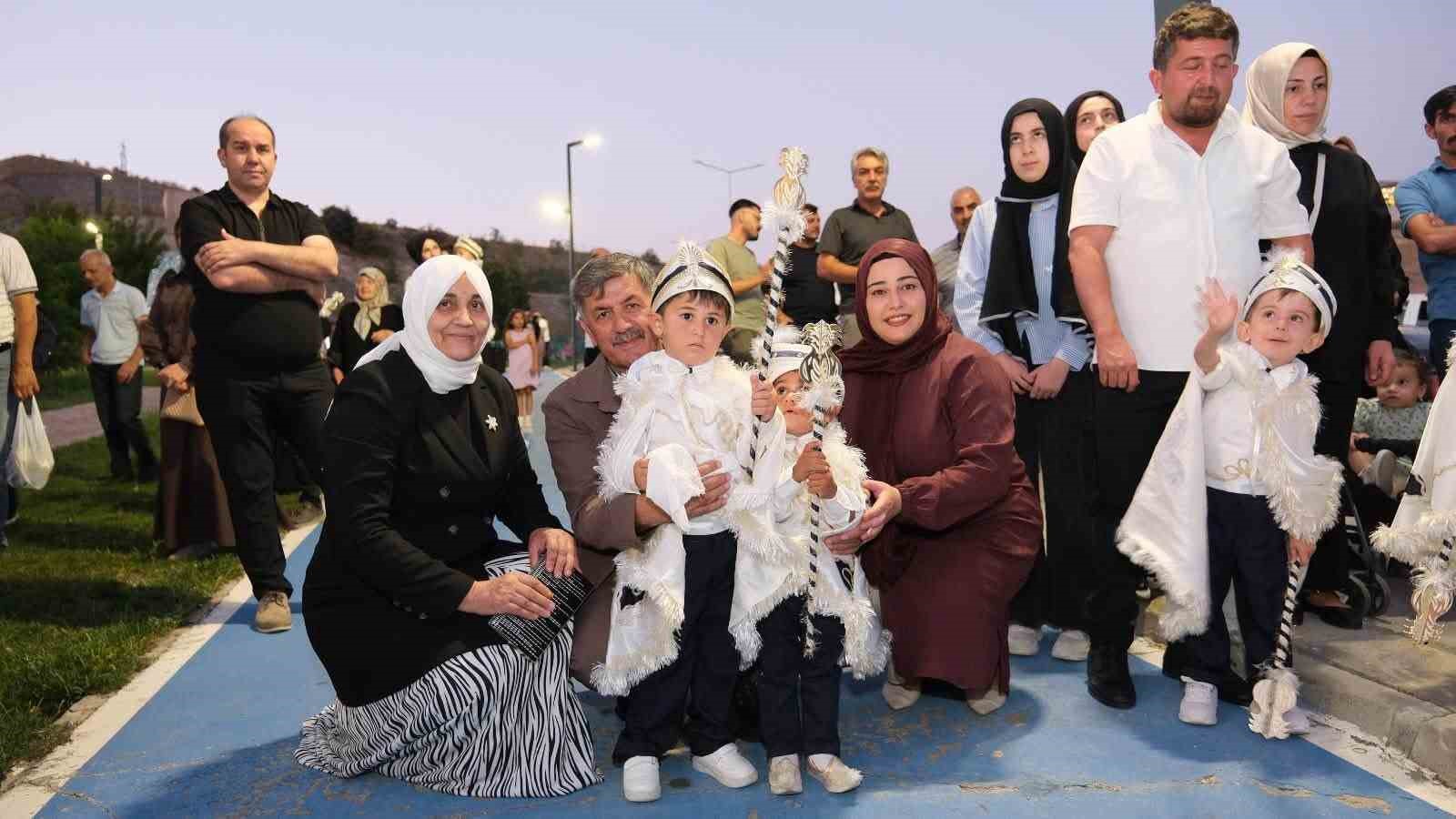 Erzincan'da Coşku Dolu Geleneksel Sünnet Şöleni