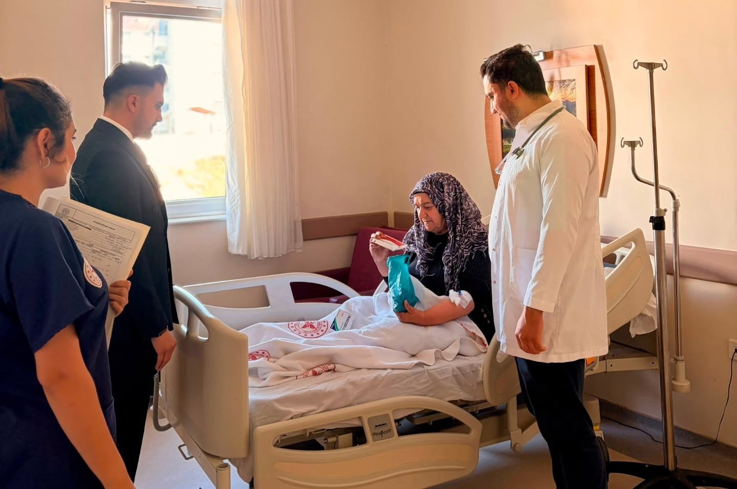 Tercan Devlet Hastanesi'nde Hastalara Moral Ziyareti