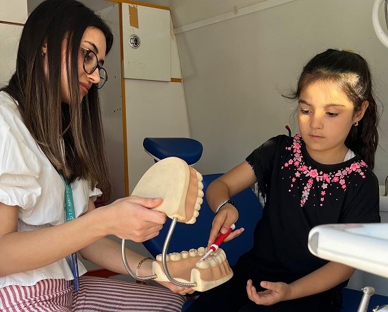 İzmir'de Sağlıklı Hayat Merkezi'nde Diş Sağlığına Önem Veriliyor