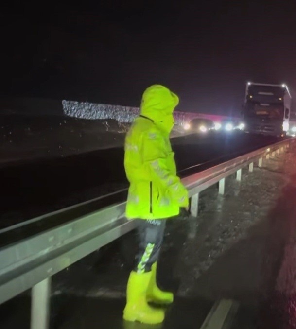 Erzincan-Sivas Yolu Heyelanın Ardından Yeniden Açıldı