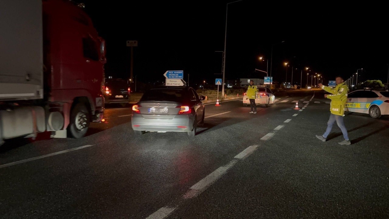 Erzincan-Sivas Karayolu Heyelan Sonrası Yeniden Açıldı