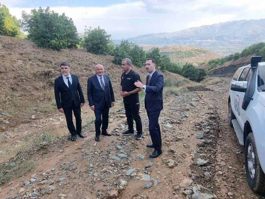 Karaman, Üzümlü'deki Toprak Kayması Alanını İnceledi